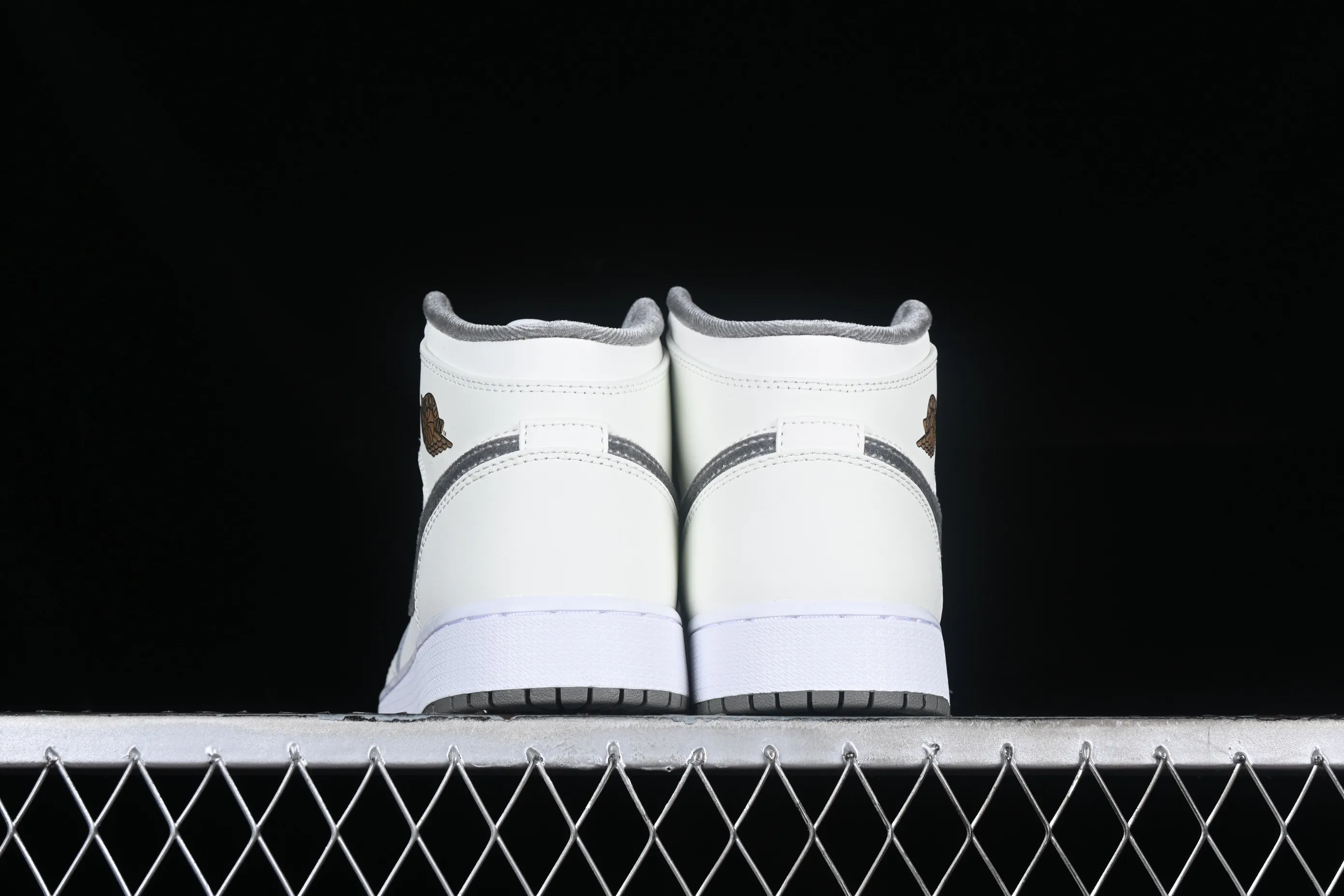 All categories Air Jordan Jordan series basketball shoes Air Jordan 1 Mid G version pure original Air Jordan 1 Mid AJ1 Joe 1 rice gray Chinese culture casual sneakers FB9899-100